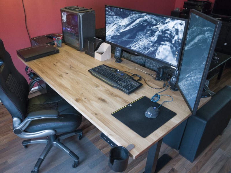 desks made from solid wood are the best for your spine all day long