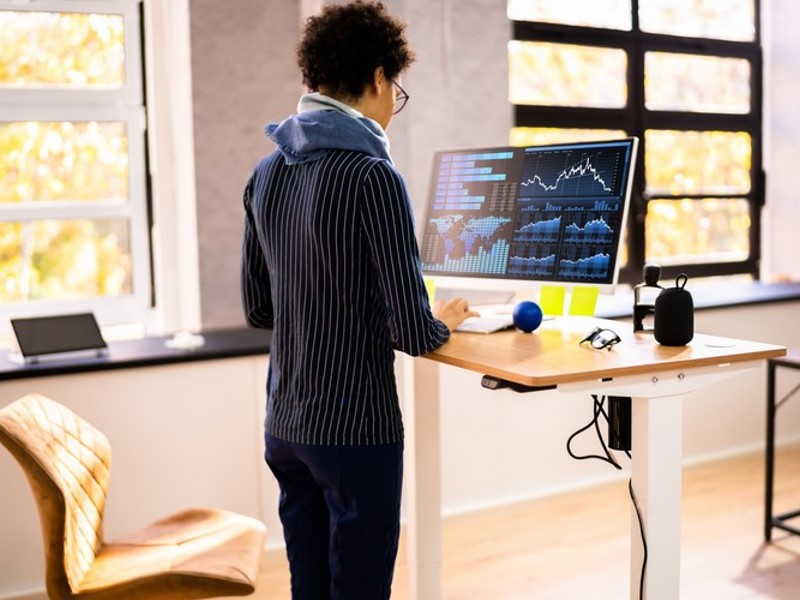 height-adjustable table allows you to work comfortably